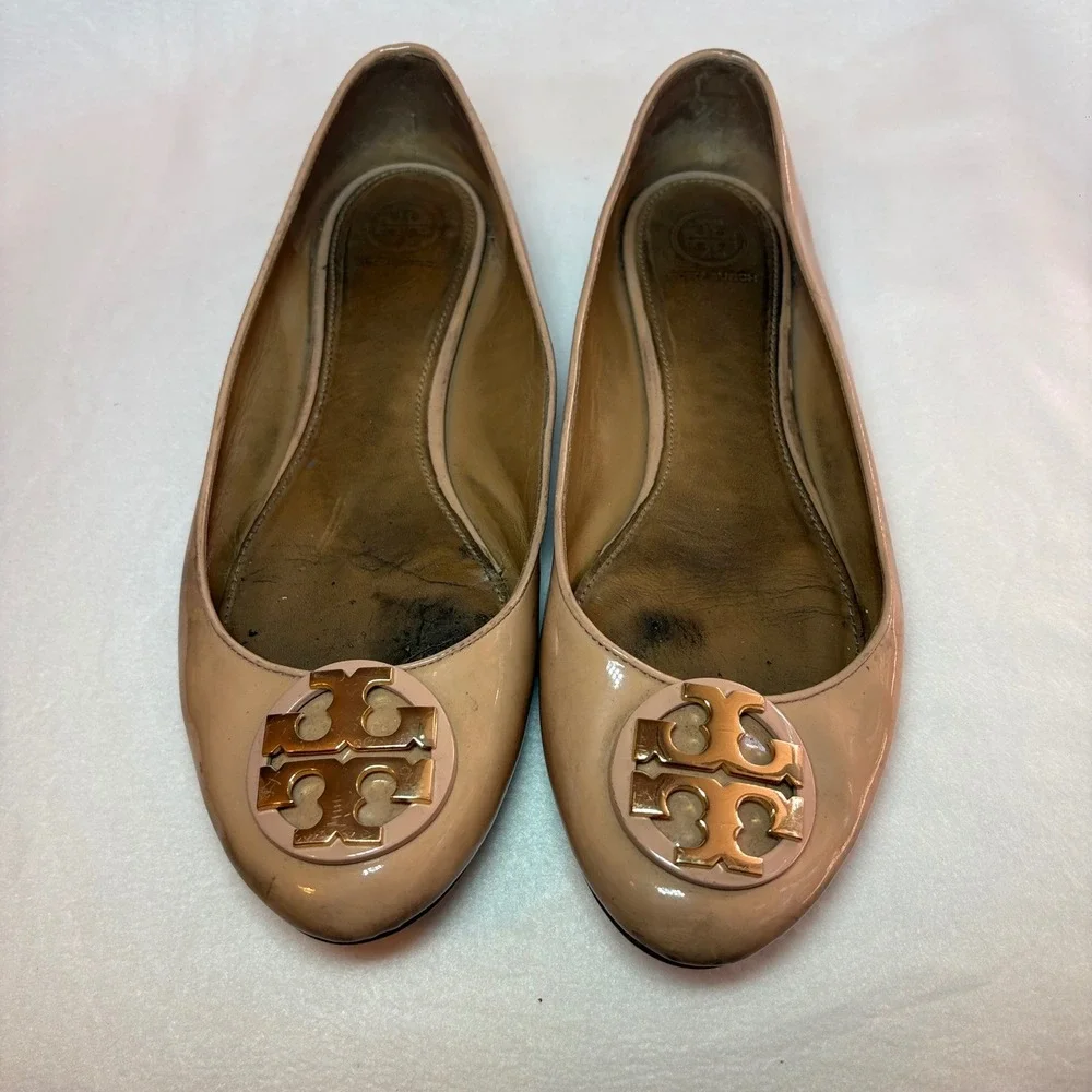 Tory Burch Claire Ballet Flats Nude Patent Leather Gold Logo Medallion Size 9